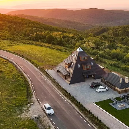 Lodge Pyramids Haven *